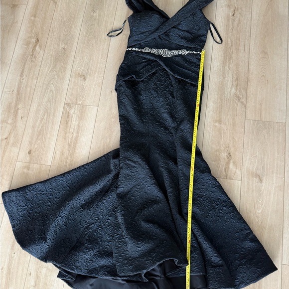 TERANI GOWN - Picture 10 of 11